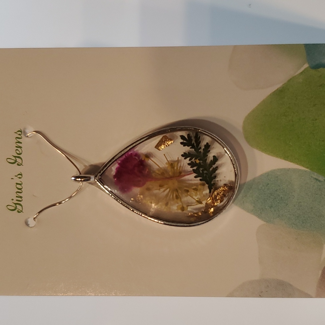Jewelry Pendant Necklace Pressed Flowers In Resin